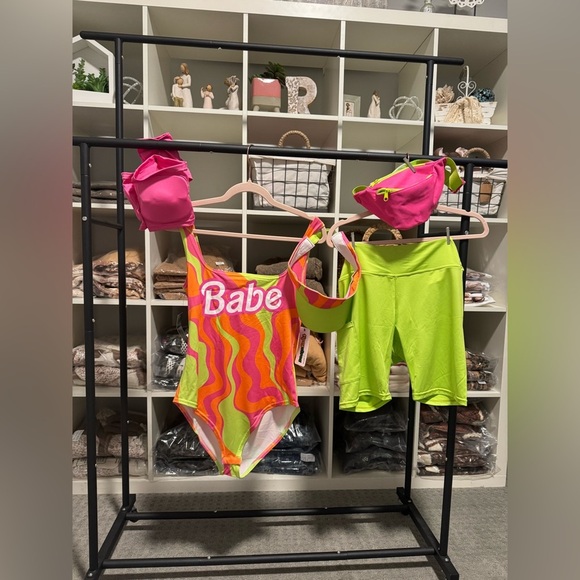 Women’s Malibu Barbie Halloween costume - Picture 2 of 7